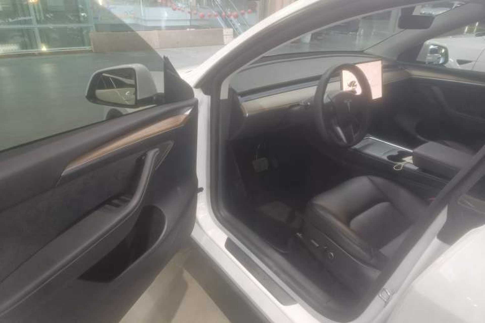 Used Tesla Model Y 2021 Standard Range Rear-Wheel Drive Version Driver Seat