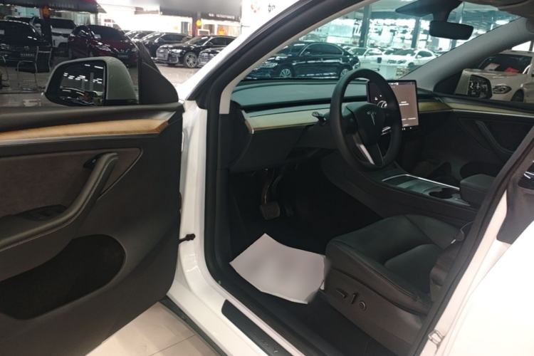 Used Tesla Model Y 2021 Long-Range All-Wheel-Drive Version Driver Seat