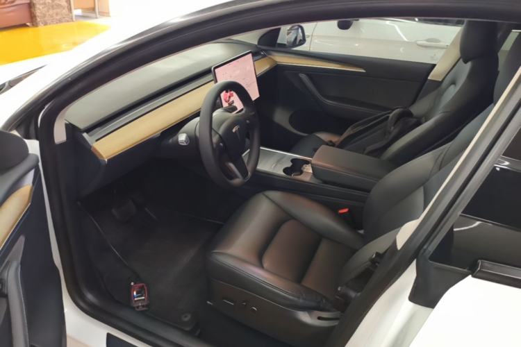 Used Tesla Model Y 2021 Long-Range All-Wheel-Drive Version Driver Seat