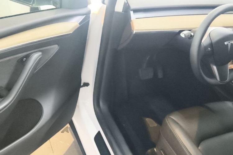 Used Tesla Model Y 2021 Long-Range All-Wheel-Drive Version Driver Seat