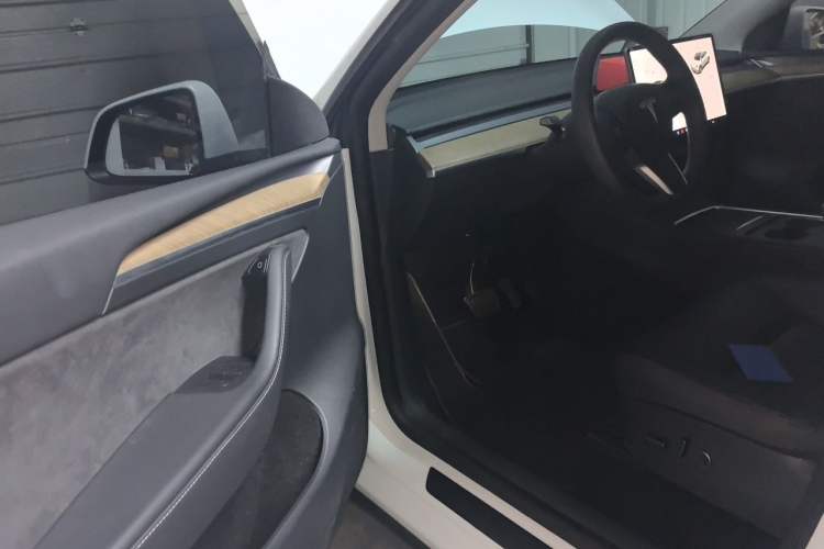 Used Tesla Model Y 2021 Long-Range All-Wheel-Drive Version Driver Seat