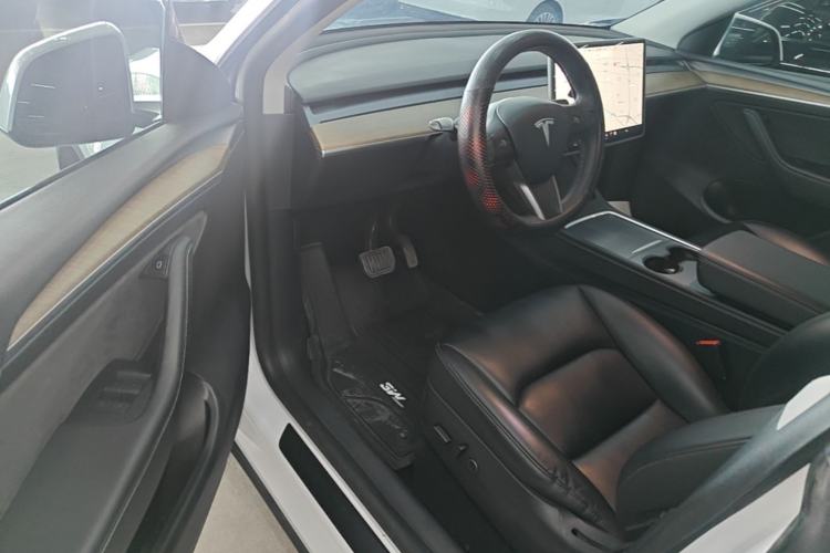 Used Tesla Model Y 2021 Long-Range All-Wheel-Drive Version Driver Seat