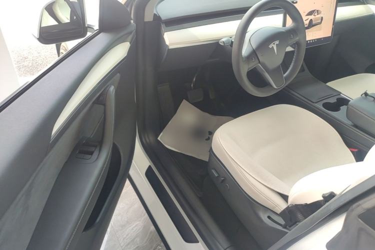 Used Tesla Model Y 2021 Long-Range All-Wheel-Drive Version 3D7 Driver Seat