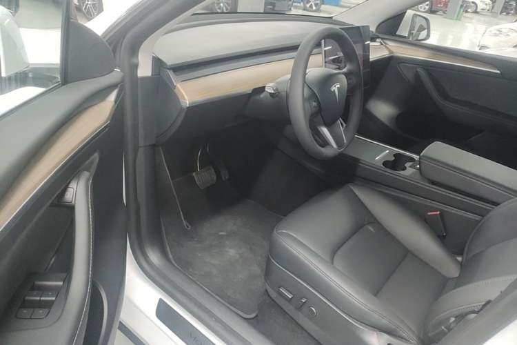 Used Tesla Model Y 2021 Long-Range All-Wheel-Drive Version 3D7 Driver Seat