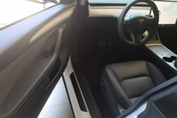 Used Tesla Model Y 2021 Long-Range All-Wheel-Drive Version 3D7 Driver Seat