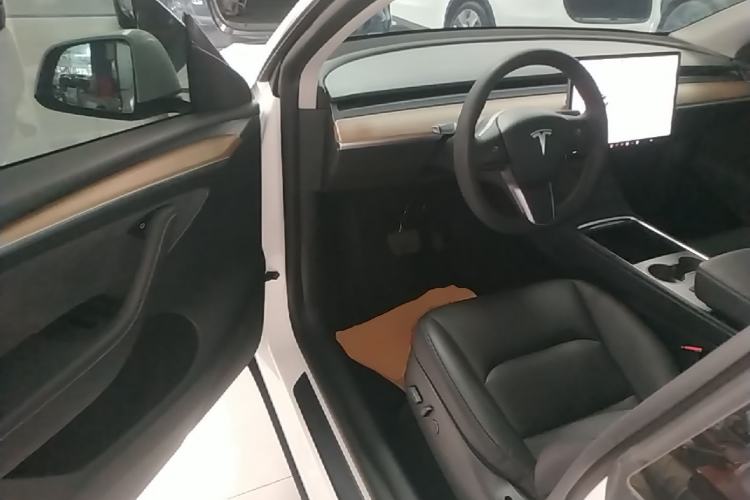 Used Tesla Model Y 2021 Long-Range All-Wheel-Drive Version Driver Seat