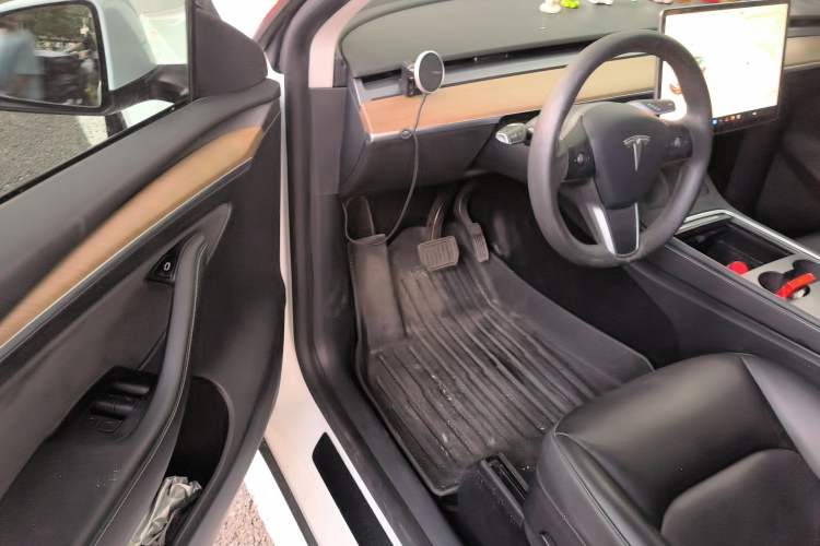 Used Tesla Model Y 2021 Long-Range All-Wheel-Drive Version Driver Seat
