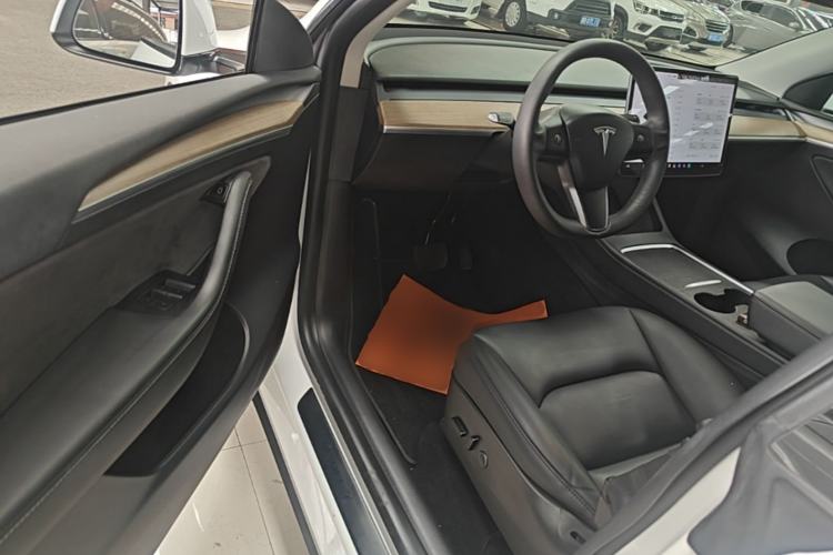 Used Tesla Model Y 2021 Long-Range All-Wheel-Drive Version Driver Seat