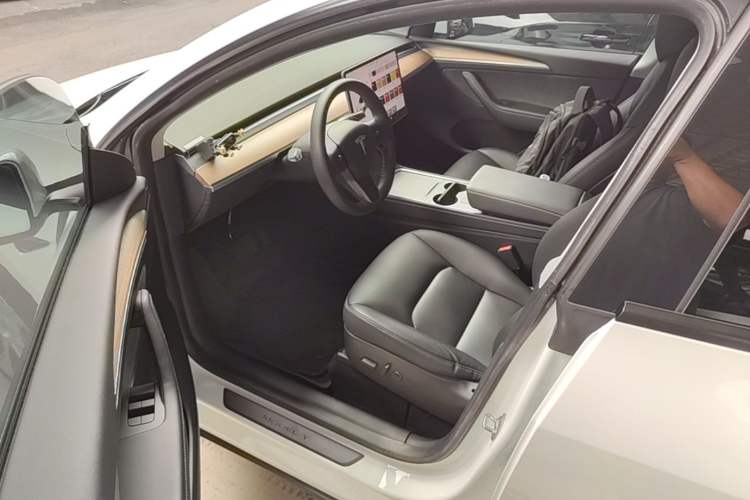 Used Tesla Model Y 2021 Standard Range Rear-Wheel Drive Version Driver Seat