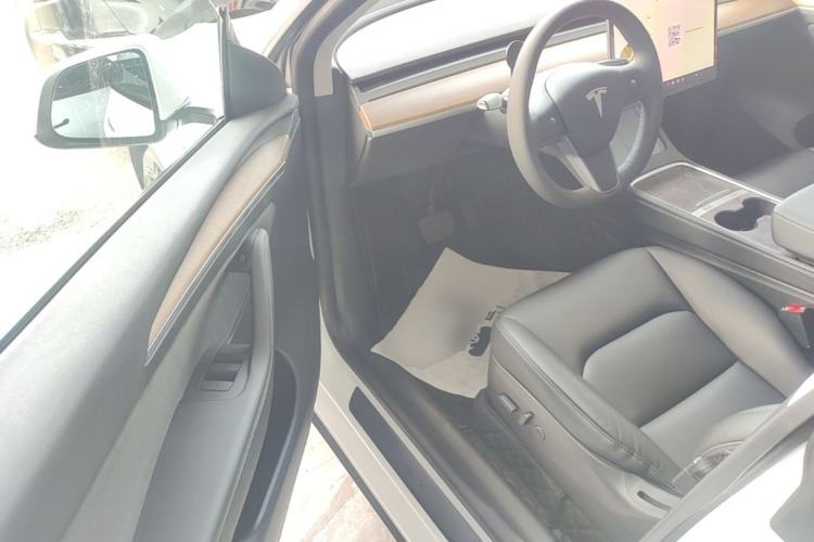Used Tesla Model Y 2021 Long-Range All-Wheel-Drive Version Driver Seat