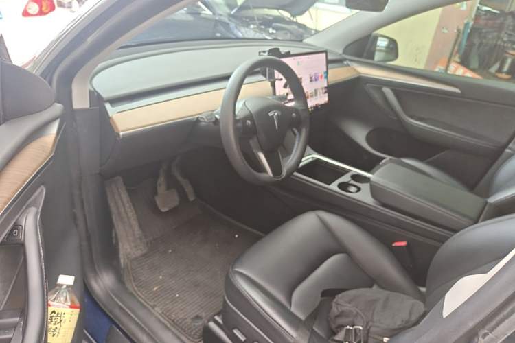 Used Tesla Model Y 2021 Long-Range All-Wheel-Drive Version Driver Seat