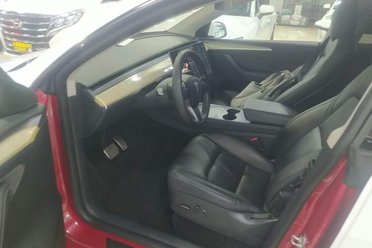 Used Tesla Model Y 2021 Long-Range All-Wheel-Drive Version Driver Seat
