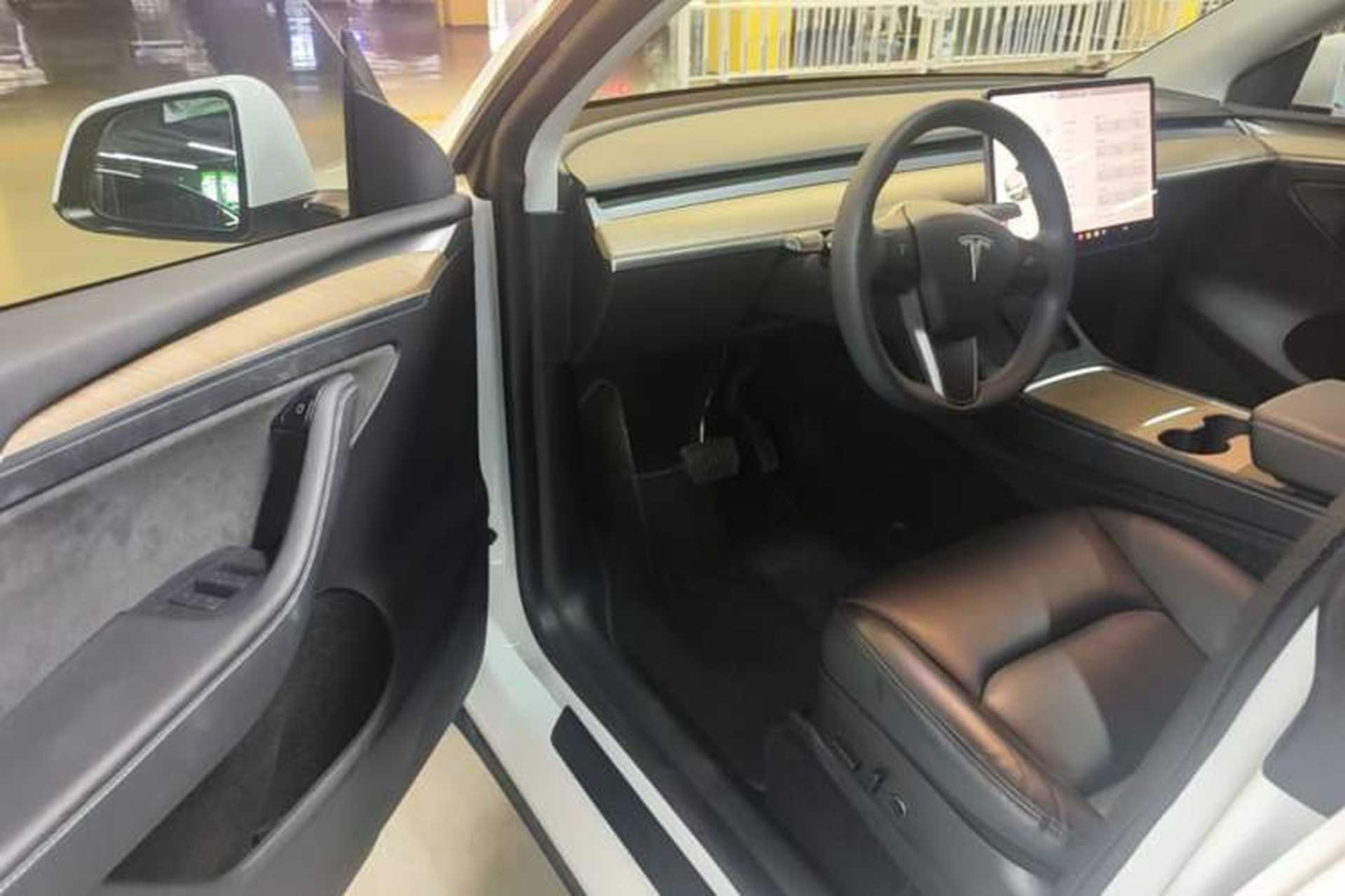 Used Tesla Model Y 2021 Long-Range All-Wheel-Drive Version Driver Seat