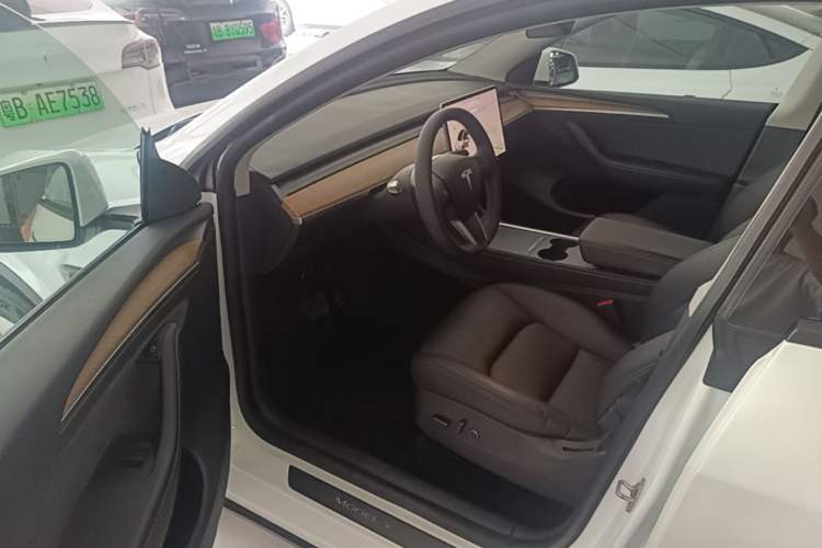 Used Tesla Model Y 2021 Long-Range All-Wheel-Drive Version Driver Seat