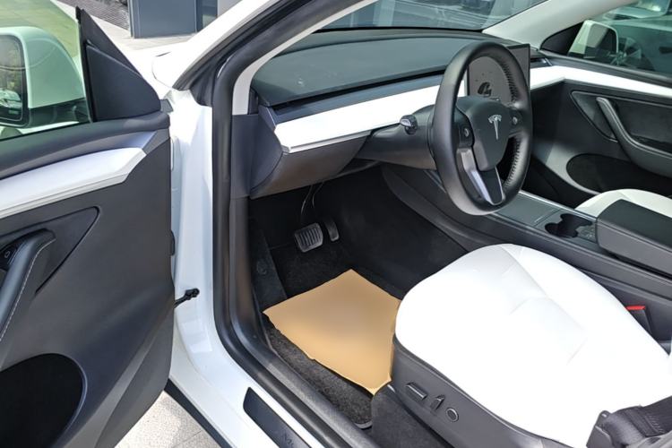 Used Tesla Model Y 2021 Long-Range All-Wheel-Drive Version Driver Seat