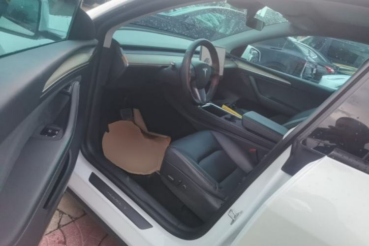 Used Tesla Model Y 2021 Long-Range All-Wheel-Drive Version Driver Seat