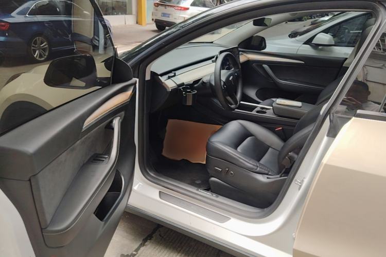 Used Tesla Model Y 2021 Long-Range All-Wheel-Drive Version Driver Seat
