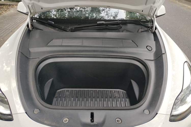 Used Tesla Model Y 2021 Performance High-Performance All-Wheel-Drive Version Engine Bay