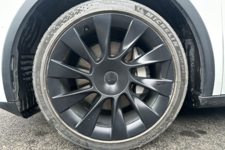 Used Tesla Model Y 2021 Long-Range All-Wheel-Drive Version 3D7 Exterior 1
