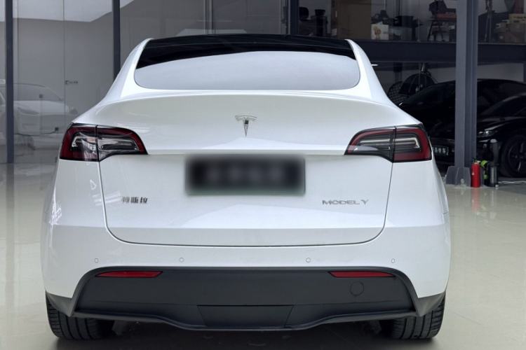 Used Tesla Model Y 2021 Long-Range All-Wheel-Drive Version 3D7 Exterior 1