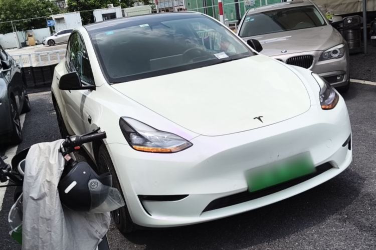 Used Tesla Model Y 2021 Long-Range All-Wheel-Drive Version 3D7 Exterior 1