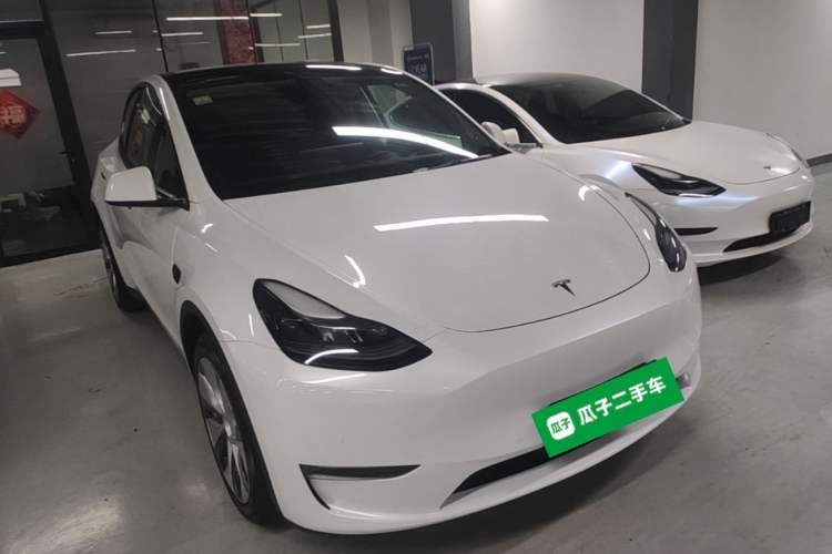 Used Tesla Model Y 2021 Long-Range All-Wheel-Drive Version 3D7 Exterior 1