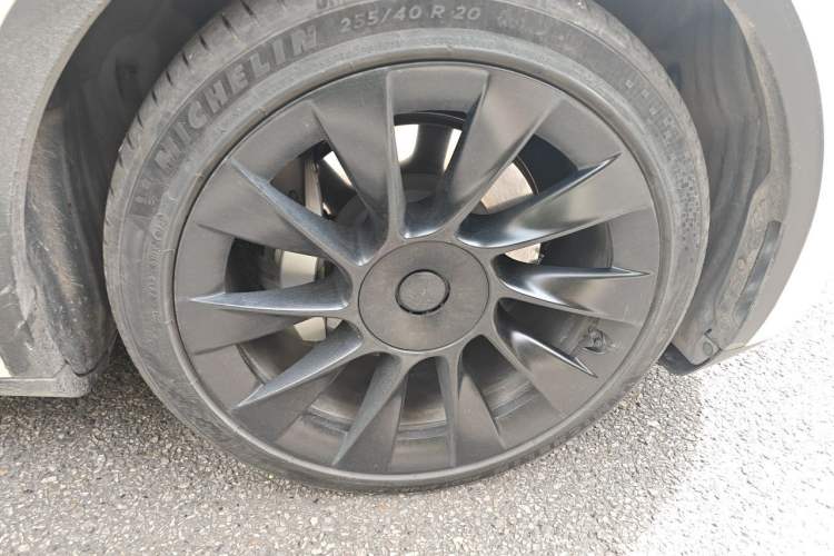 Used Tesla Model Y 2021 Long-Range All-Wheel-Drive Version 3D7 Exterior 1