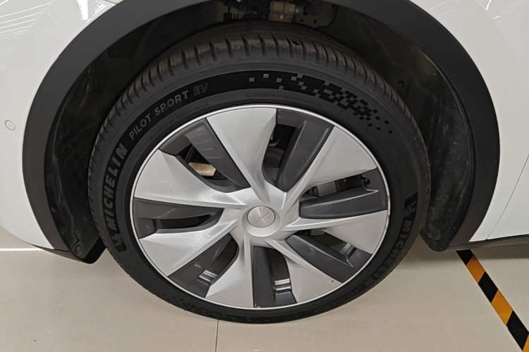 Used Tesla Model Y 2021 Revised Version 2 Long-Range All-Wheel-Drive Edition Exterior 1