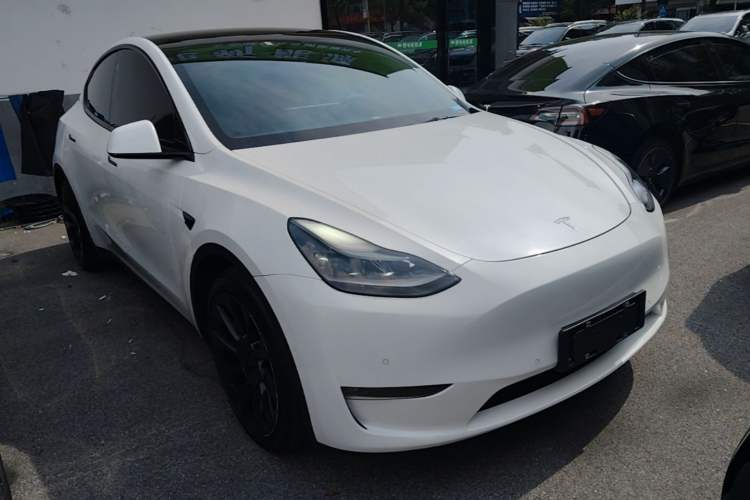 Used Tesla Model Y 2021 Long-Range All-Wheel-Drive Version 3D7 Exterior 1