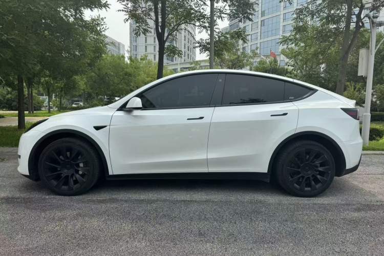Used Tesla Model Y 2021 Long-Range All-Wheel-Drive Version 3D7 Exterior 2