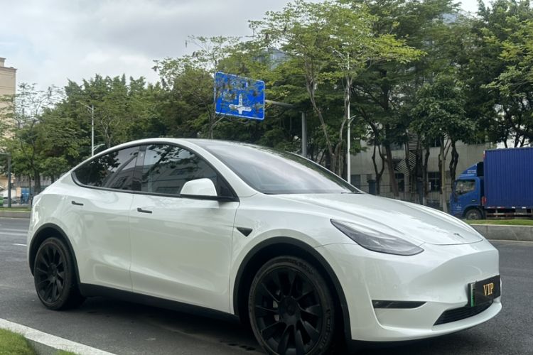 Used Tesla Model Y 2021 Long-Range All-Wheel-Drive Version 3D7 Exterior 2