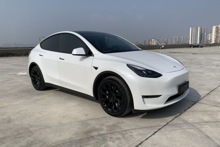 Used Tesla Model Y 2021 Long-Range All-Wheel-Drive Version 3D7 Exterior 2