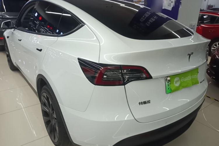 Used Tesla Model Y 2021 Long-Range All-Wheel-Drive Version 3D7 Exterior 2