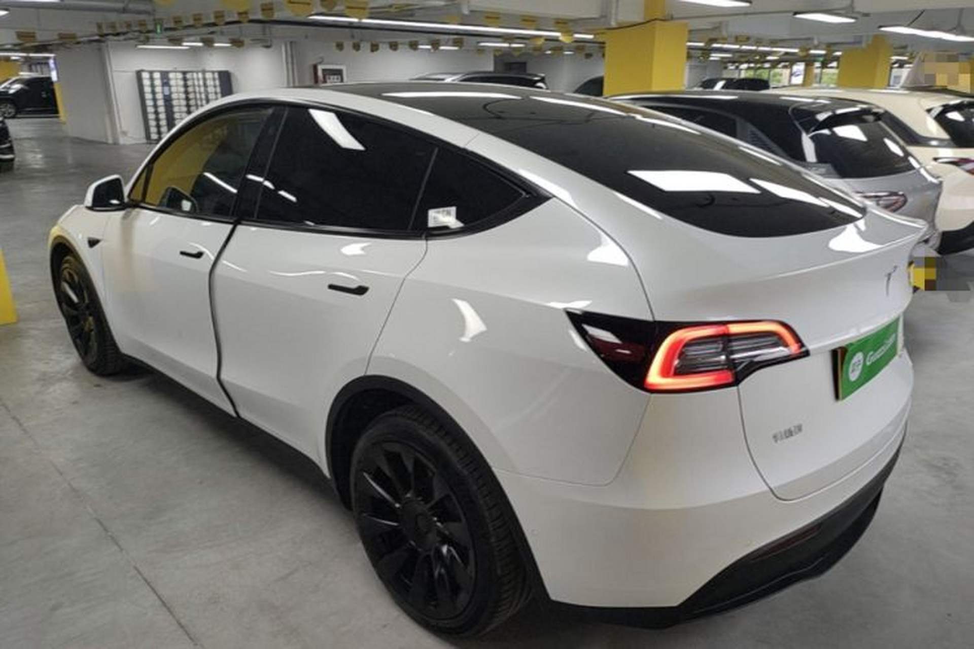 Used Tesla Model Y 2021 Long-Range All-Wheel-Drive Version 3D7 Exterior 2