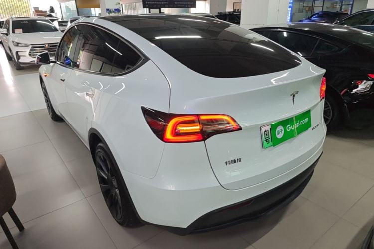 Used Tesla Model Y 2021 Long-Range All-Wheel-Drive Version 3D7 Exterior 2