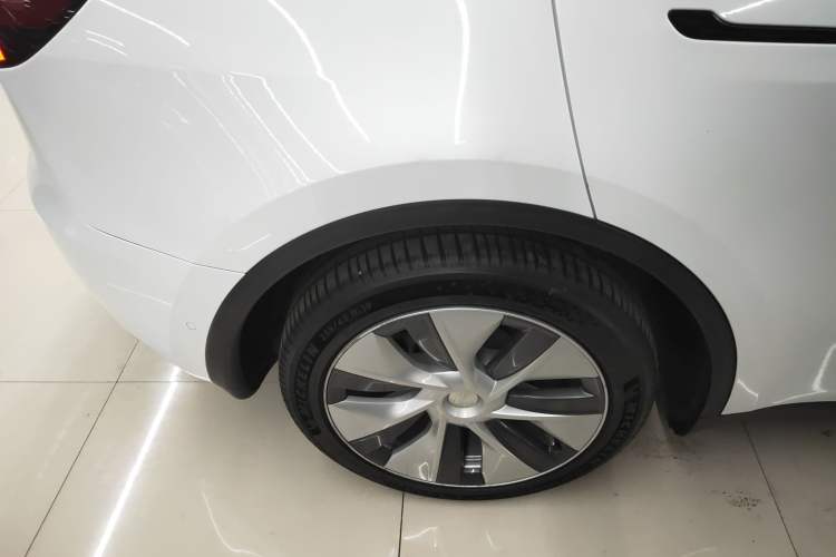 Used Tesla Model Y 2021 Revised Version 2 Long-Range All-Wheel-Drive Edition Exterior 2