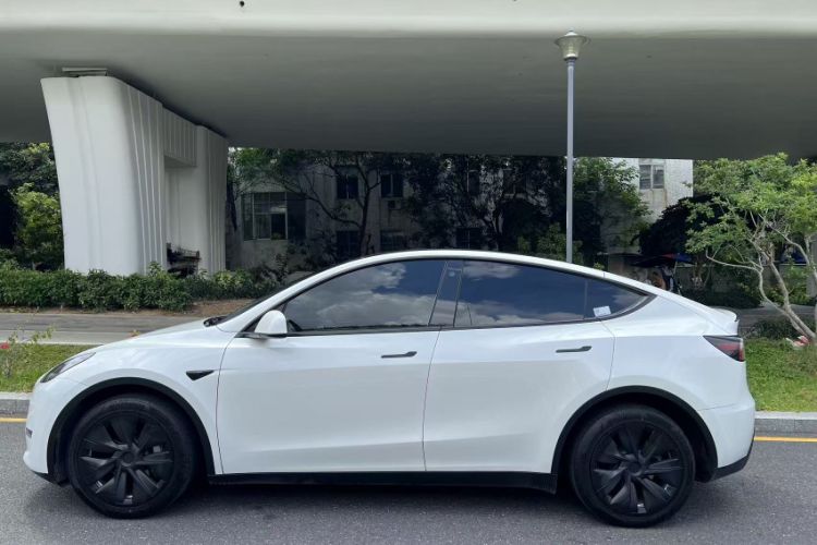 Used Tesla Model Y 2021 Long-Range All-Wheel-Drive Version 3D7 Exterior 2