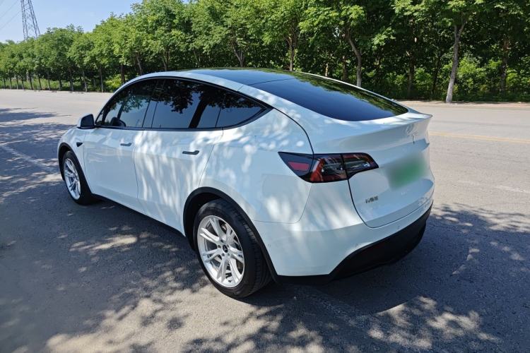 Used Tesla Model Y 2021 Long-Range All-Wheel-Drive Version Exterior 2