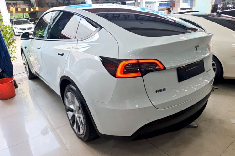 Used Tesla Model Y 2021 Standard Range Rear-Wheel Drive Version Exterior 2