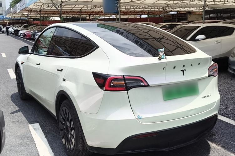 Used Tesla Model Y 2021 Long-Range All-Wheel-Drive Version 3D7 Exterior 2