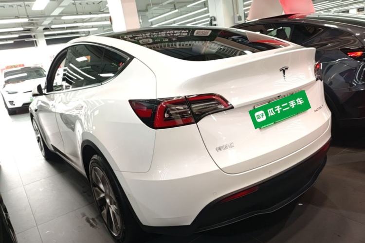 Used Tesla Model Y 2021 Long-Range All-Wheel-Drive Version 3D7 Exterior 2