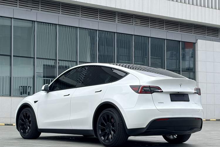 Used Tesla Model Y 2021 Long-Range All-Wheel-Drive Version 3D7 Exterior 3