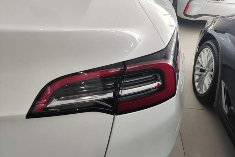 Used Tesla Model Y 2021 Standard Range Rear-Wheel Drive Version Exterior 3