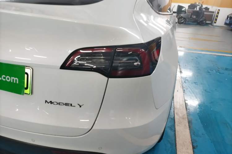 Used Tesla Model Y 2021 Standard Range Rear-Wheel Drive Version Exterior 3