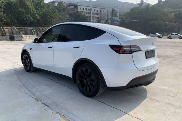 Used Tesla Model Y 2021 Long-Range All-Wheel-Drive Version 3D7 Exterior 3