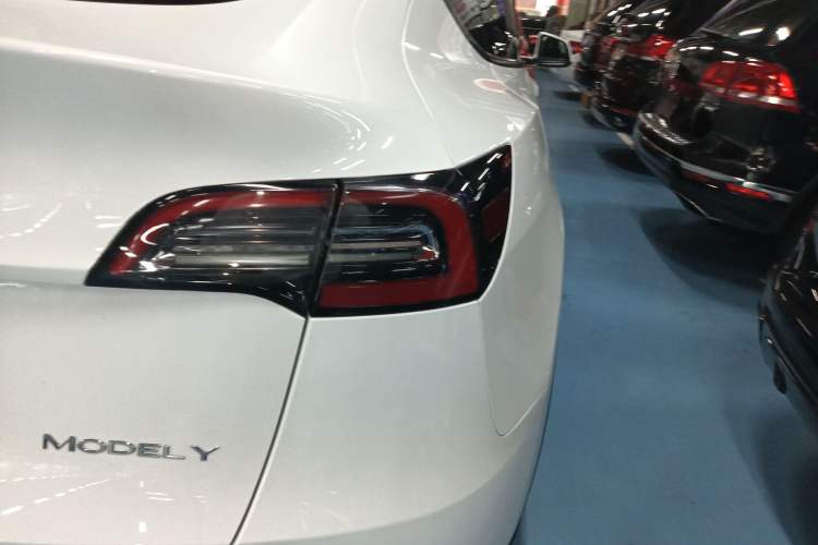 Used Tesla Model Y 2021 Long-Range All-Wheel-Drive Version Exterior 3