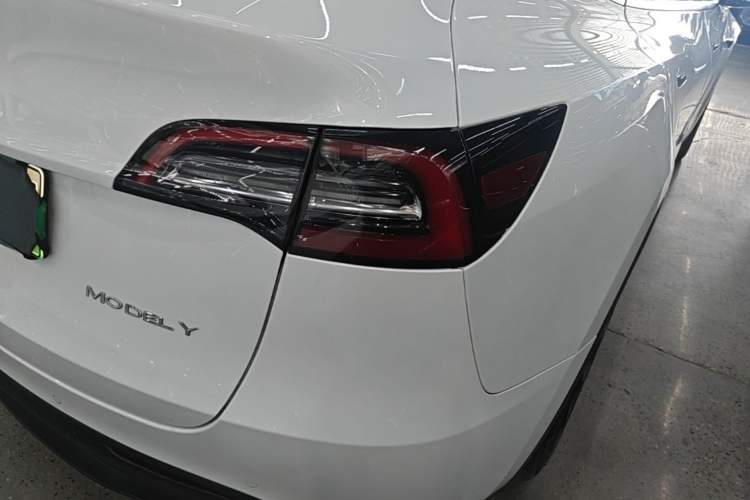 Used Tesla Model Y 2021 Long-Range All-Wheel-Drive Version Exterior 3