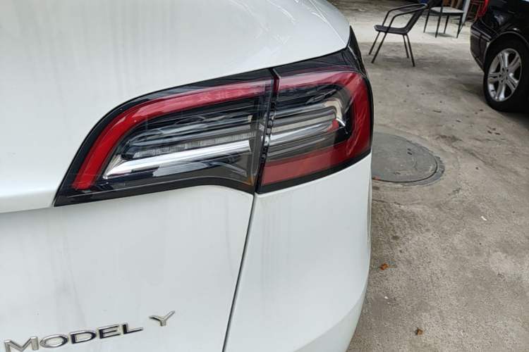 Used Tesla Model Y 2021 Standard Range Rear-Wheel Drive Version Exterior 3