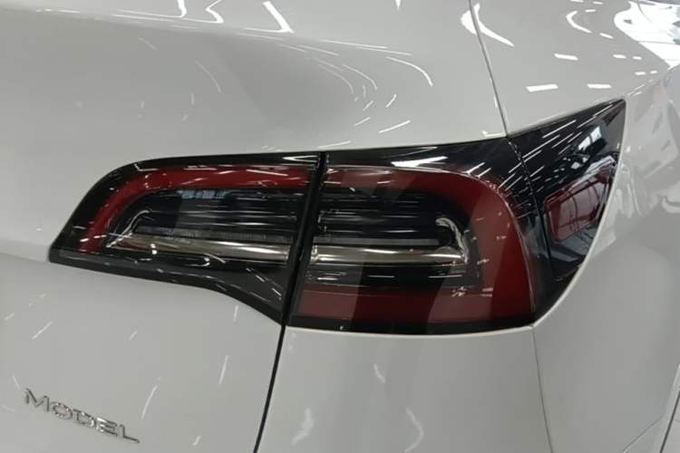 Used Tesla Model Y 2021 Standard Range Rear-Wheel Drive Version Exterior 3