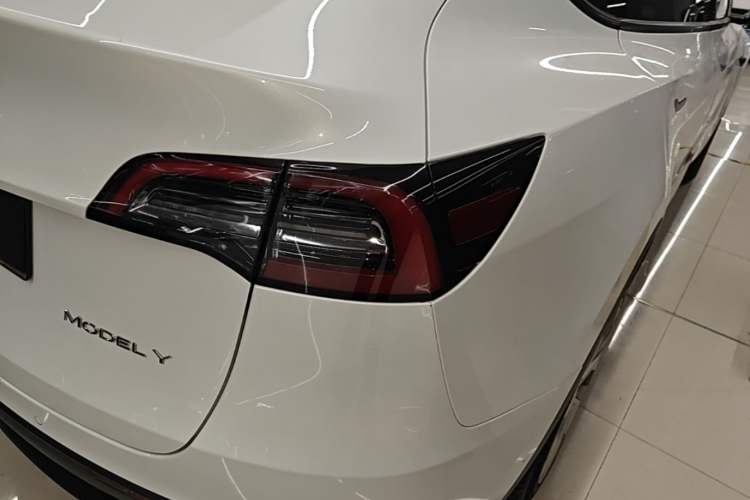 Used Tesla Model Y 2021 Revised Version 2 Long-Range All-Wheel-Drive Edition Exterior 3
